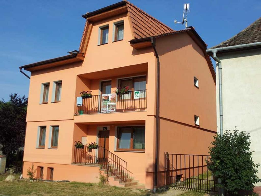Отель Privat Bohemia Шатов Экстерьер фото
