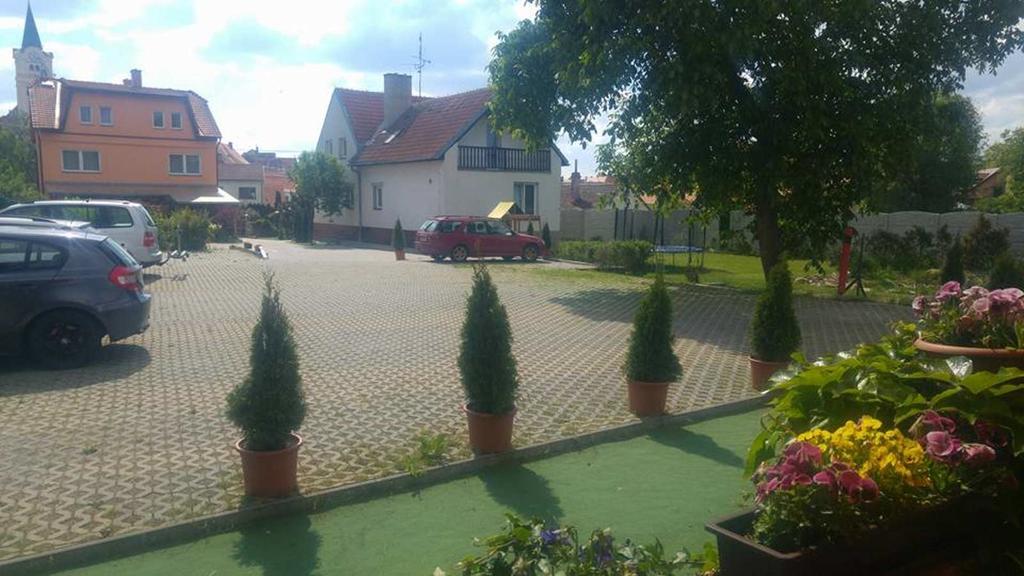 Отель Privat Bohemia Шатов Экстерьер фото